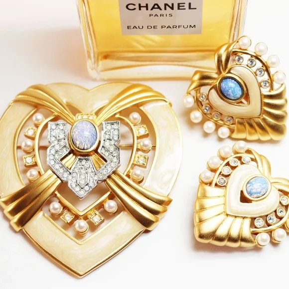 Hearts of Hollywood Set Elizabeth Taylor for AVON